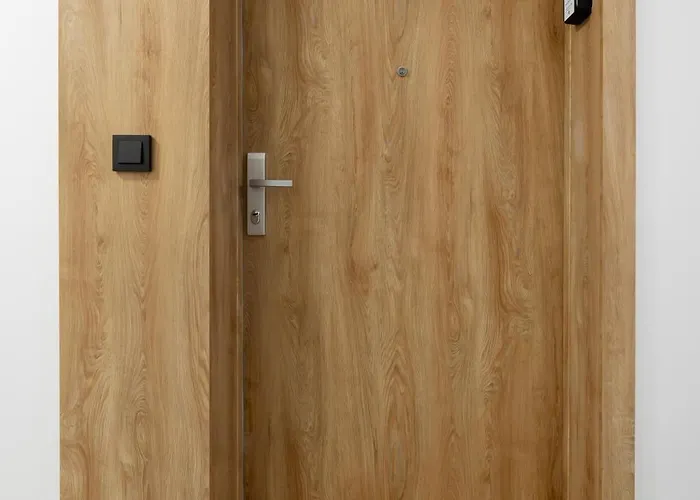 Tobaco Park Ii Modern By Bookinghost 罗兹